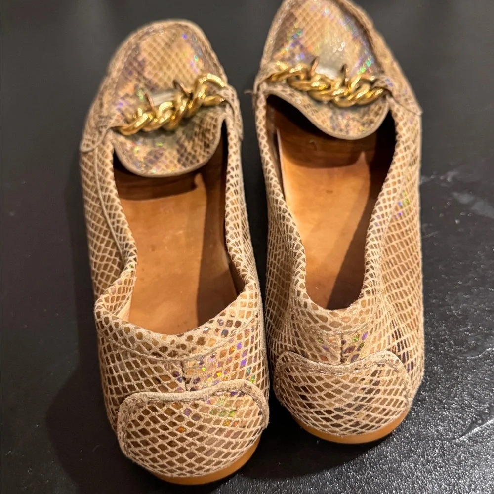Stuart Weitzman Brown and Gold Flats with Elegant Embellishments size 6.5